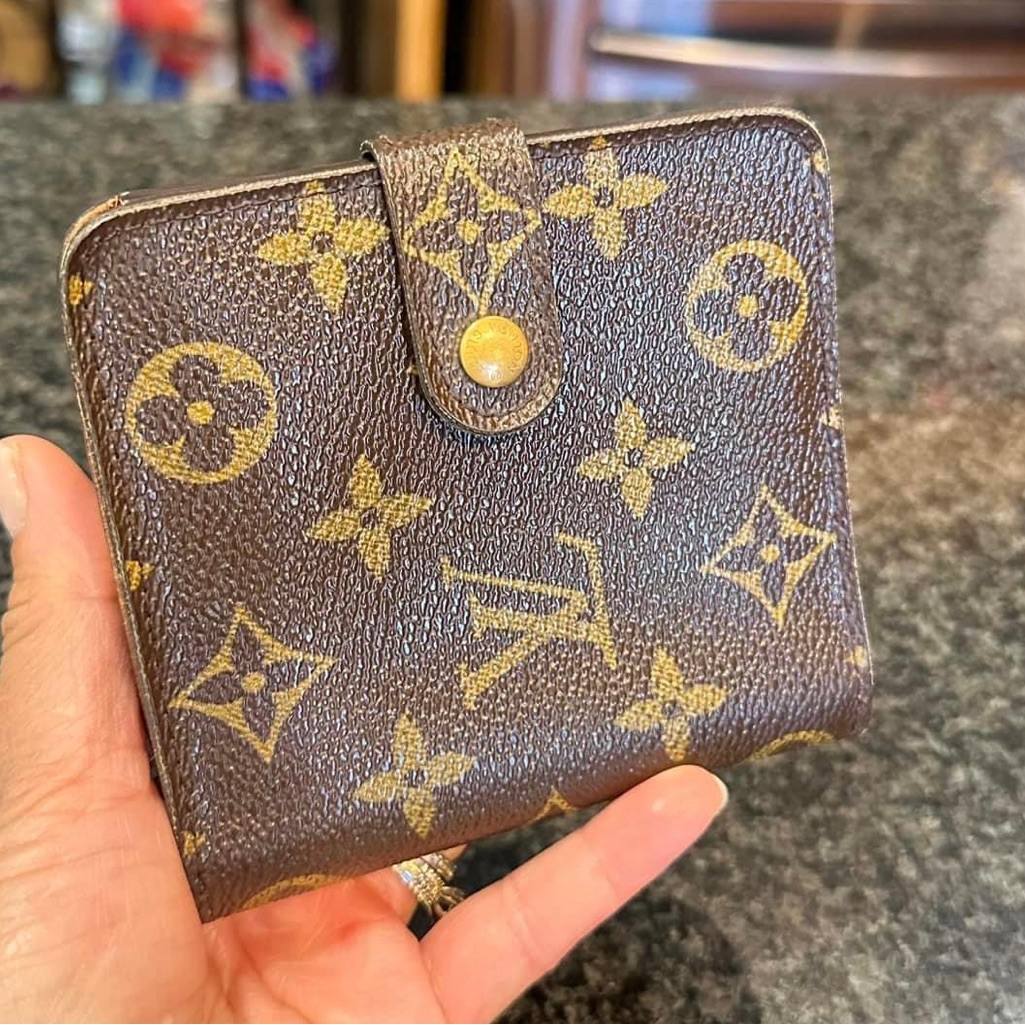 Lv Compact Zipp Wallet